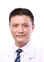 擅长面肌痉挛、三叉神经痛、舌咽神经痛等颅神经疾病的诊断和治疗，如显微血管减压术、球囊压迫术等，创伤小，疗效佳，在当地和江苏省有一定的影响。在帕金森病、梅杰氏综合征等肌张力疾病脑深部电刺激治疗有一定造诣。致力于药物难治性癫痫的评估和治疗，疗效好。也擅长颅脑伤的救治,脑血管病的诊治及颅内肿瘤的治疗。